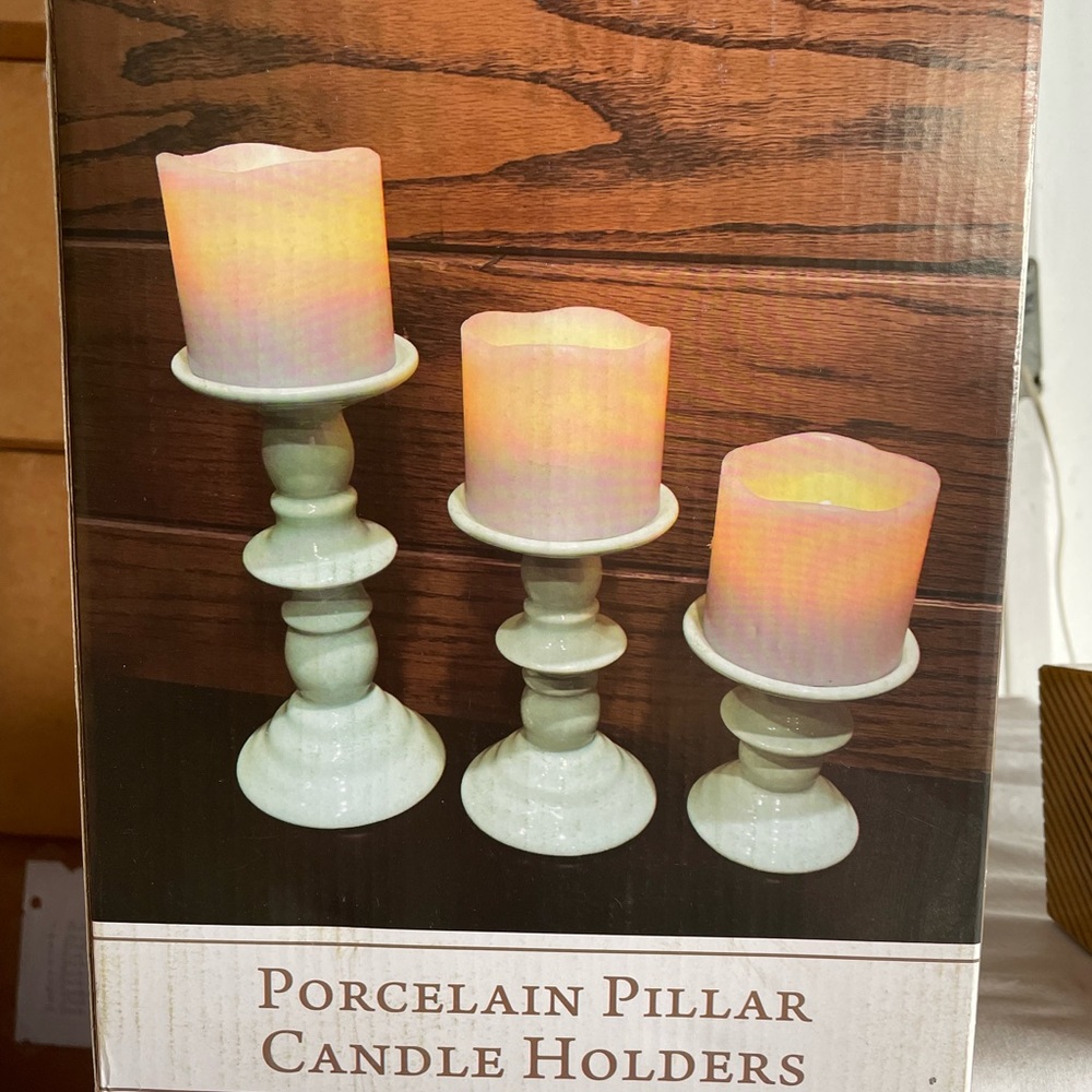 Porcelain pillars mint green